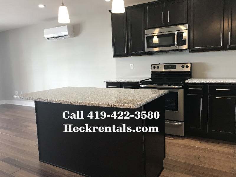 868 1/2 S Main St unit 2, Findlay, OH 45840 - photo 1