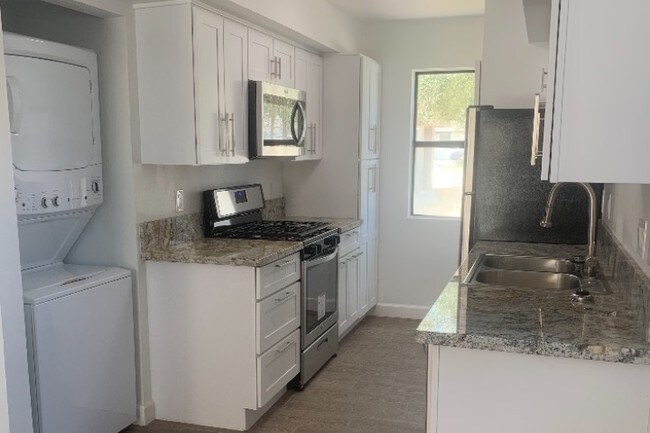 Kitchen w Granite Counters & SS Appliances