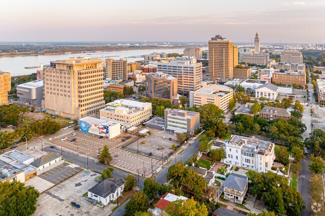 The Mid City North area is just a short drive from Downtown Baton Rouge and the state capitol.