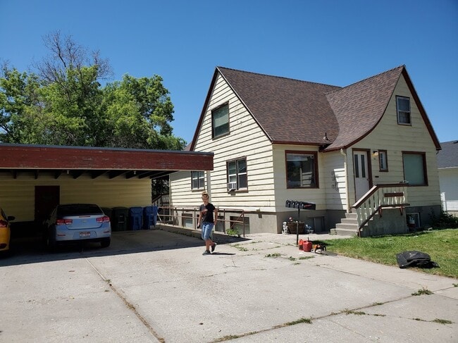 APT 2 blocks from ISU