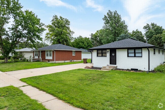 Sidewalks can be found throughout most of the in the College View neighborhood.