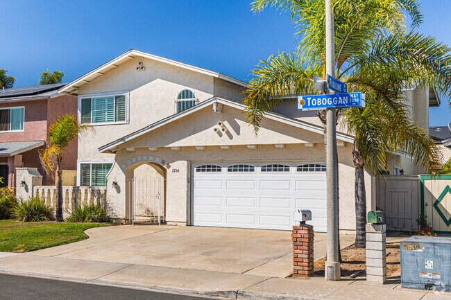 Stucco homes are common in Nestor.