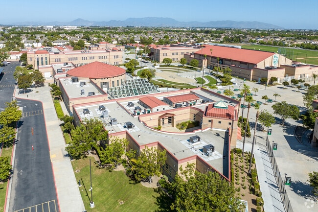 There is a 28:1 student to teacher ratio at Pacifica High School in Oxnard, Ca.