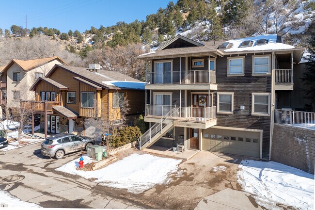Home sizes and styles vary widely in Glenwood Springs.