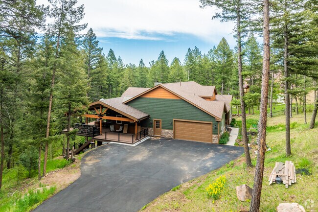 Some homes in Homestead were built in the 1970s but have undergone renovations to offer modern features.