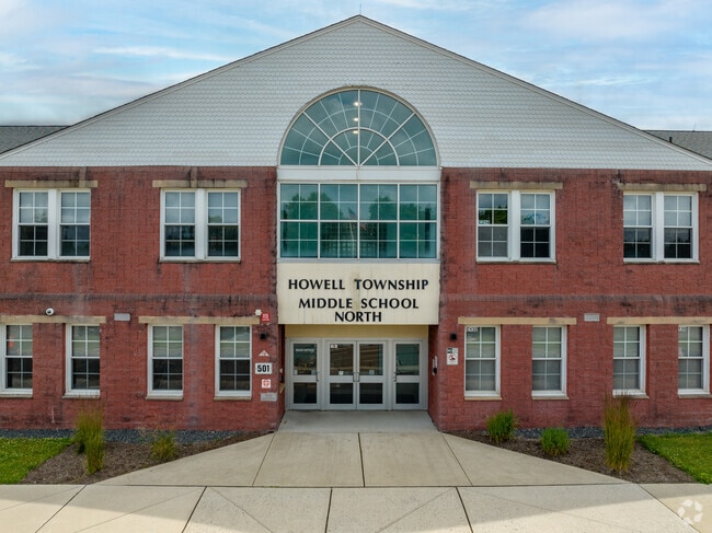 Howell Middle School North in Candlewood receive a B grade from Niche.