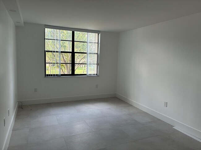 13000 SW 92nd Ave unit B206, Miami, FL 33176 - photo 4