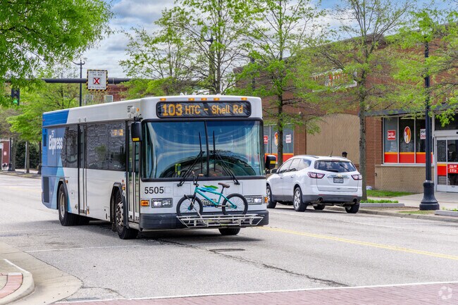 With multiple HRT stops close to Elmhurst, public transit makes commuting across Norfolk simple and affordable.