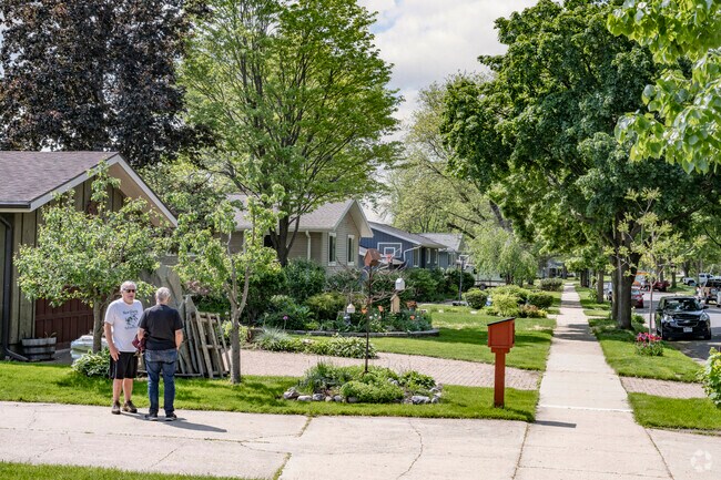 Residents of Cherokee Park are friendly and close with their neighbors.