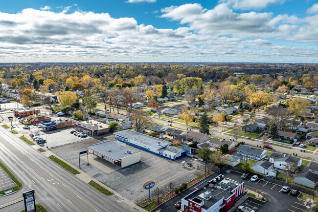 Glenwood Heights has a small community feel with close proximity to retail and parks.