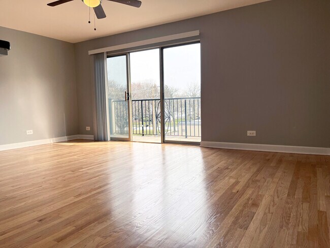 DG Crossing, Downers Grove, IL 60515 - photo 2