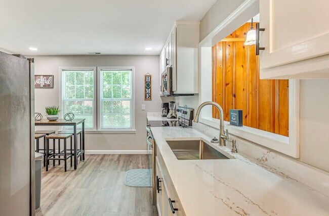 208 E Columbus St, Whiteville, NC 28472 - photo 6