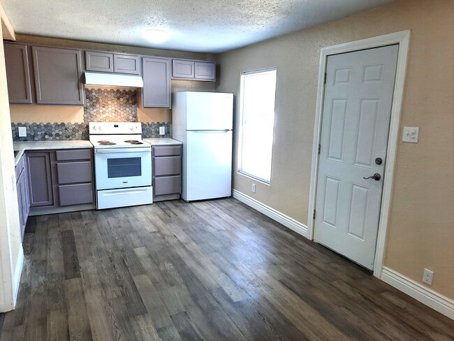 511 Wolf St unit B, Killeen, TX 76541 - photo 3