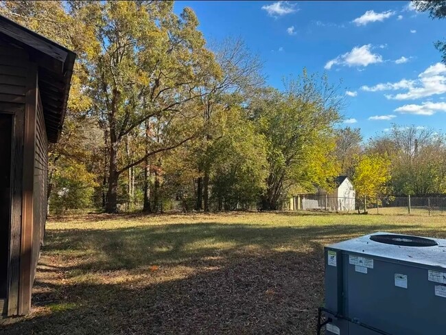 305 Smith St, Burlington, NC 27217 - photo 6