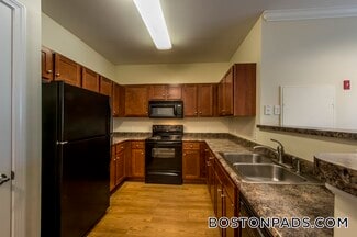 311 Lowell St Unit 3311, Andover, MA 01810