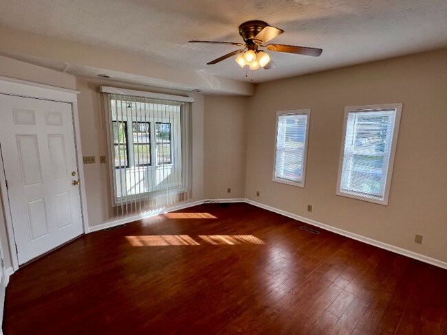 1823 Hutchins Ave unit 1, Rockford, IL 61104 - photo 3