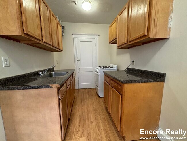 425 Park Dr unit 235-30, Boston, MA 02215 - photo 2