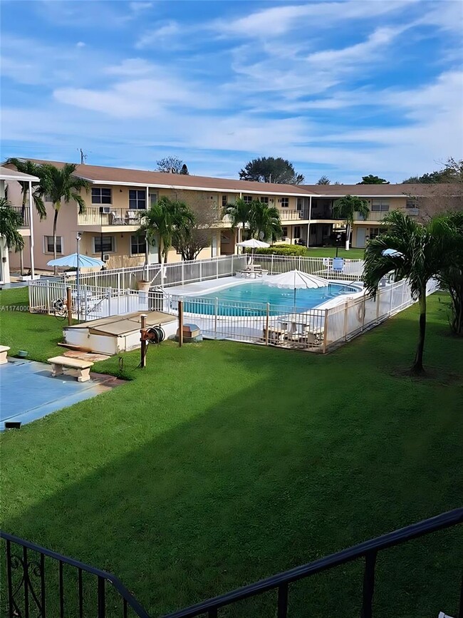 7401 Pines Blvd Unit 209 UPDATED, Pembroke Pines, FL 33024