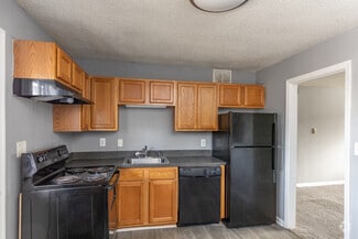 195 Sycamore Dr, Athens, GA 30606