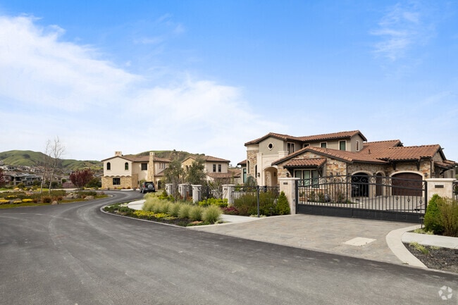 Luxurious 20th-century homes in Orinda speak of opulence and history.