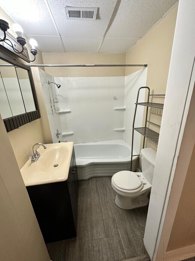 2316 W Franklin St unit B, Evansville, IN 47712 - photo 3