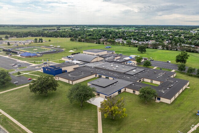 Delavan-Darien High School serves students in grades K-12.