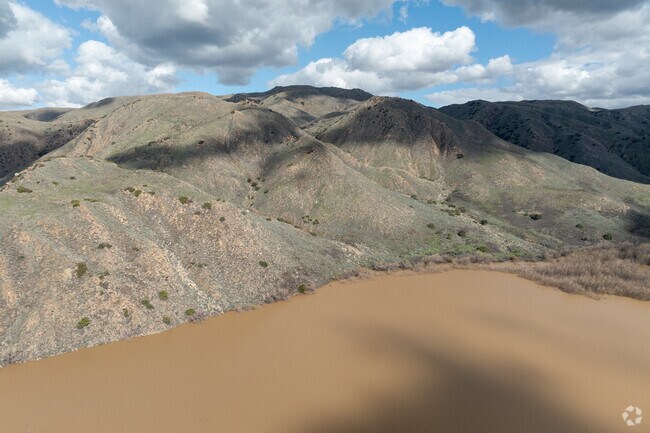 A look at Lee Lake, right outside of Horsetheif Canyon Ranch.