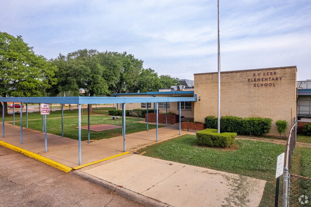 R. V. Kerr Elementary School in Barksdale North neighborhood