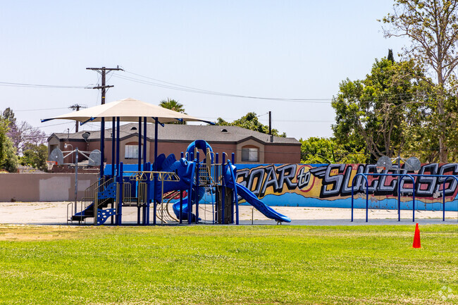 Lindbergh Elementary's spacious school yard features ample green areas for outdoor activities.