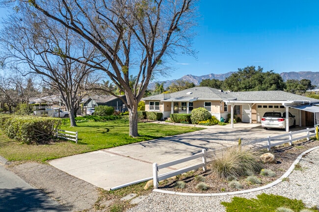 Ranch-style homes sit alongside luxury hillside estates in Oak View.