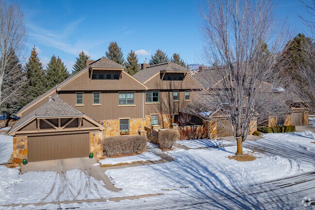 Experience luxury living in Aspen Glen, where stunning architecture meets outdoor adventure in a welcoming, vibrant neighborhood.