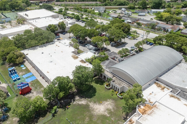 Ben Gamla Jewish School has a 14 to 1 student-teacher ratio.