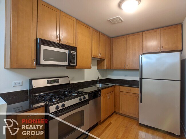 643 W Wrightwood Ave unit 312, Chicago, IL 60614 - photo 2