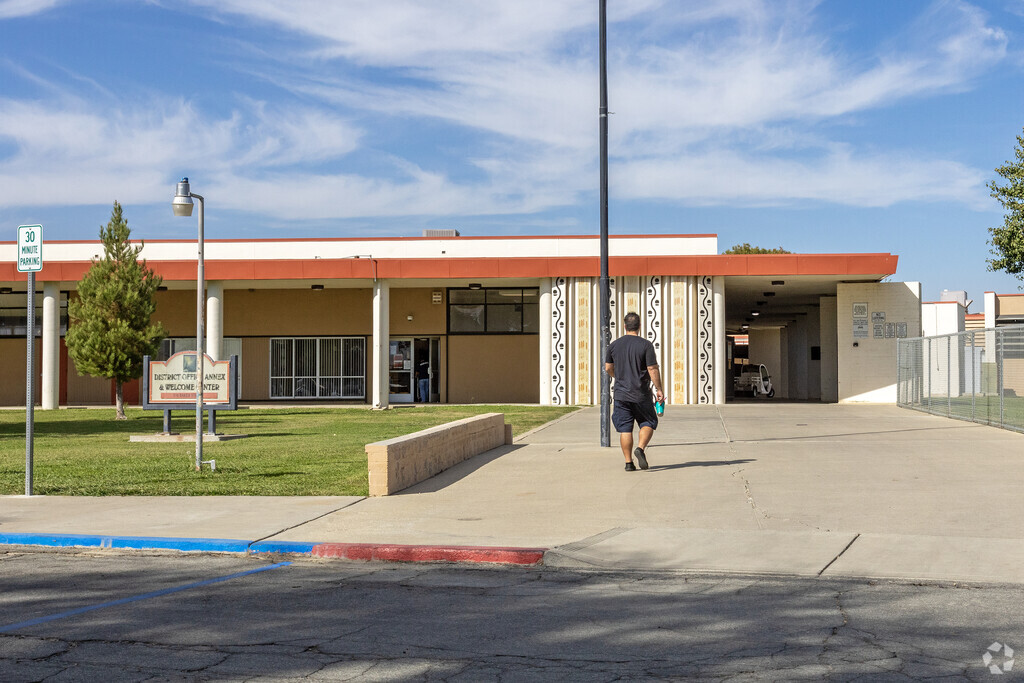Cambridge High School is an alternative school in Coalinga.
