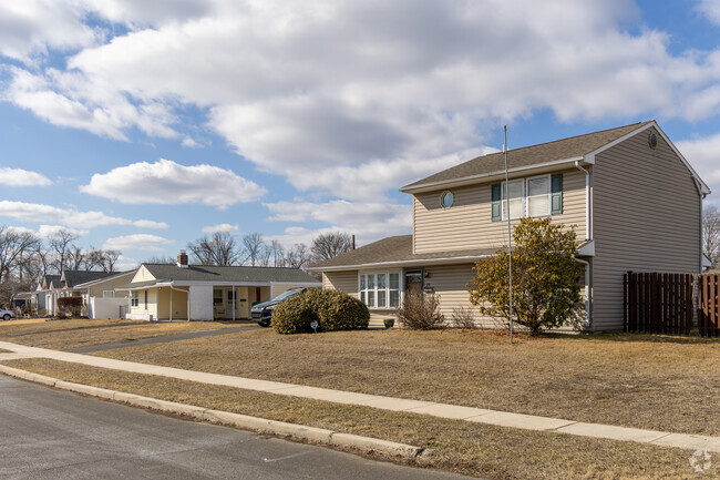 While Ranch homes in Stonybrook are the most common you can also find Split-levels and Colonials.