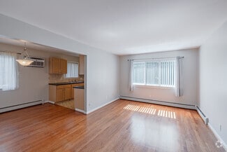484 E Breckenridge St, Ferndale, MI 48220