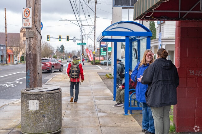 The Arbor Lodge neighborhood offers excellent public transportation.