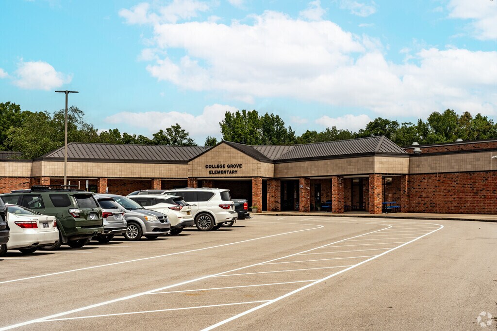 College Grove Elementary School empowers students to reach their full academic potential.