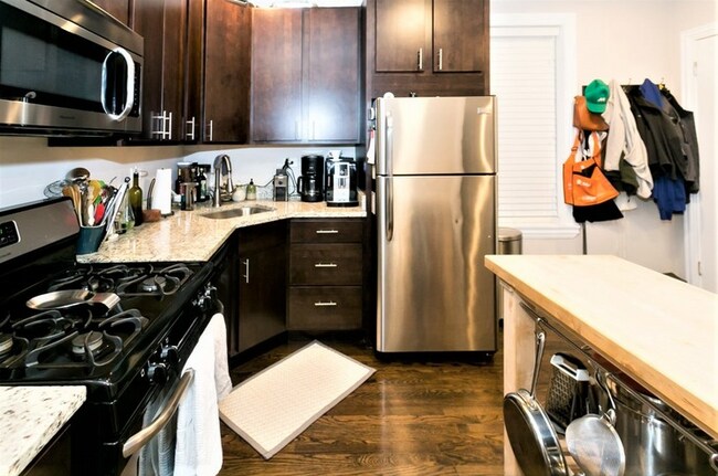 2020 N Hoyne Ave unit 1F, Chicago, IL 60647 - photo 5