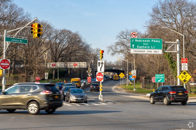 The Jackie Robinson Pkwy offers quick access into Queens from Cypress Hills.