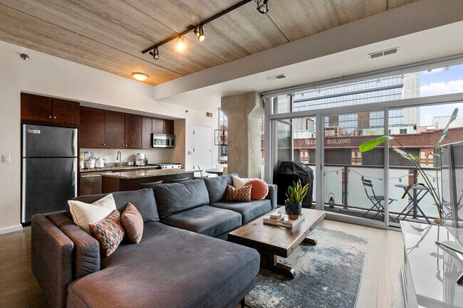 SIX30 North Franklin Condos unit 709, Chicago, IL 60654 - photo 2