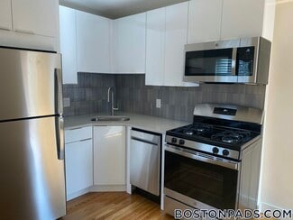 222 Banks St Unit 6, Cambridge, MA 02138