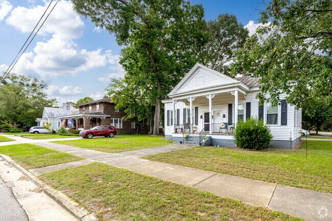 There are many charming craftsman bungalows in several neighborhoods in Hampton Park.