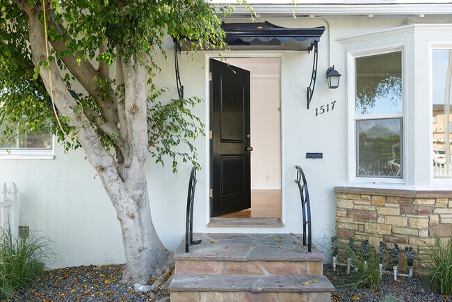 1517 S Orange Grove Ave, Los Angeles, CA 90019 - photo 5