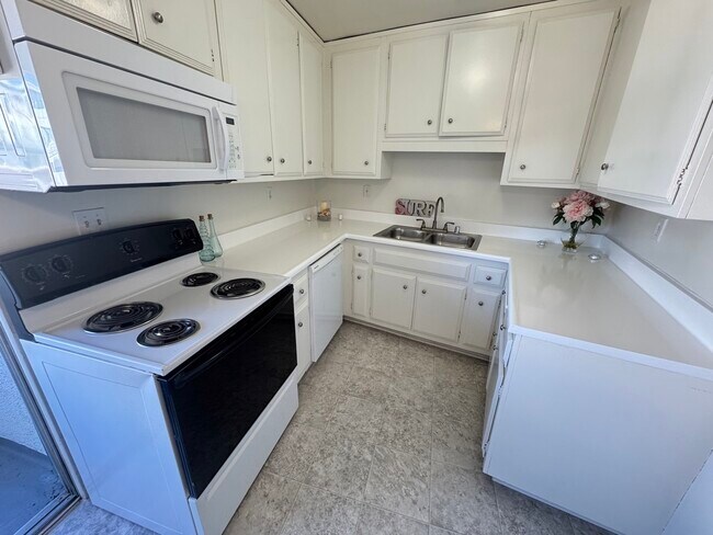 5858 S Pacific Coast Hwy unit 10, Redondo Beach, CA 90277 - photo 4