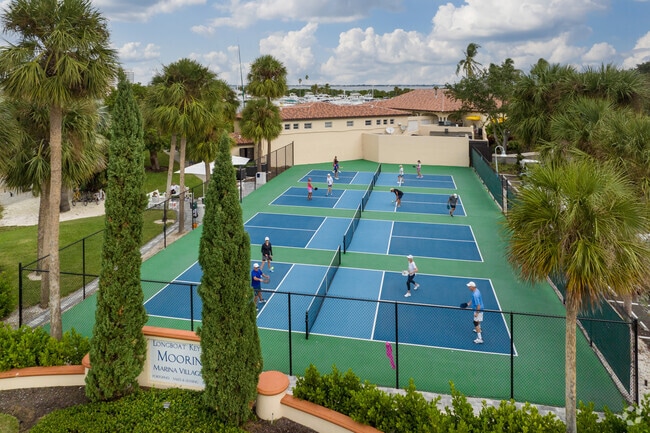 Longboat Key Beach Club and Marina has it's own tennis courts.