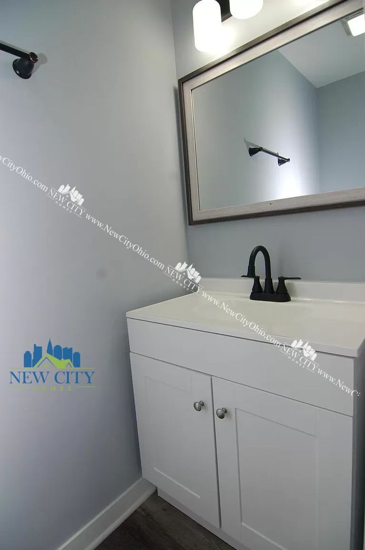 208 N Guilford Ave, Columbus, OH 43222 - photo 1