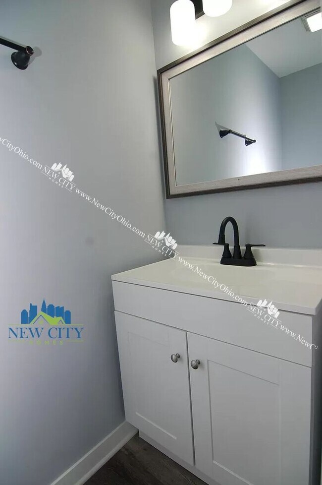 208 N Guilford Ave, Columbus, OH 43222