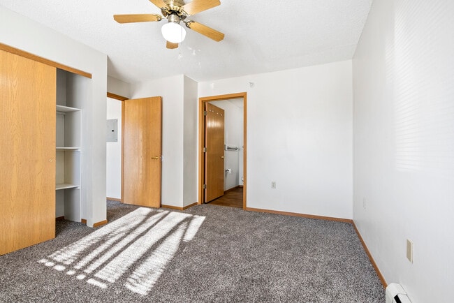 Rolling Meadows Apartments, Waverly, IA 50677 - photo 5