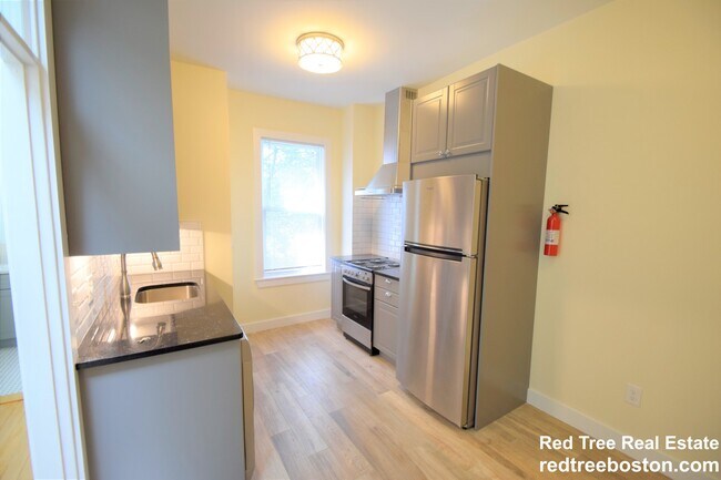 14 Leamington Rd unit 2, Brighton, MA 02135 - photo 6